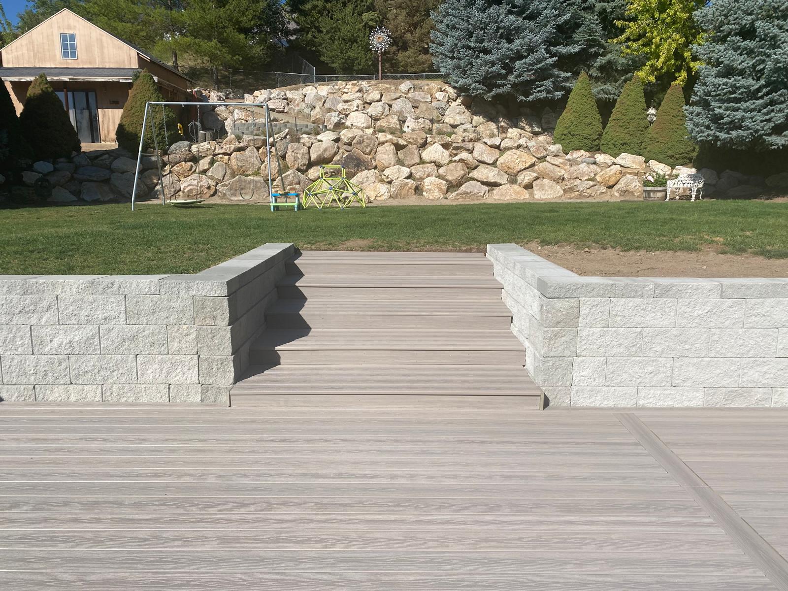 Vinyl fence durability and lifespan