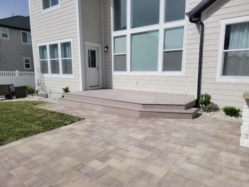 Vinyl fence vs wood fence comparison